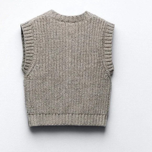 Zara Chunky Knit Round Neck Utility Pocket
Beige Marl Gray Sweater Vest Size S - Picture 8 of 15
